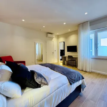 YourHome - Il Pino Rooms & Apartment