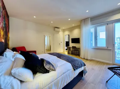 YourHome - Il Pino Rooms & Apartment Hotels in Meta