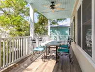 レイジー デイズ タイビー バケーションレンタルズ - バー