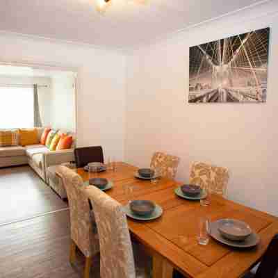 Cozy 3-Bedroom Home in Luton Others