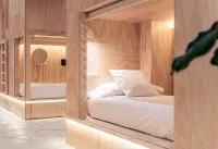 Colo Colo Hostel - Single Private Beds Hotels in 