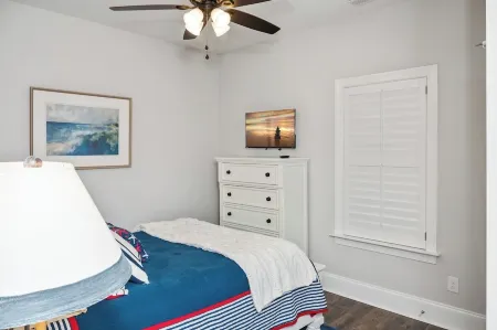 Paradox Place--Cozy Apartment on Oak Island