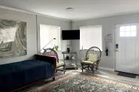 Waterfront coastal cottage charm in delightful Port Royal