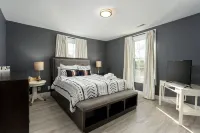 Walkable Large Downtown ILM Cargo District Hotels near One Tree Hill: TRIC