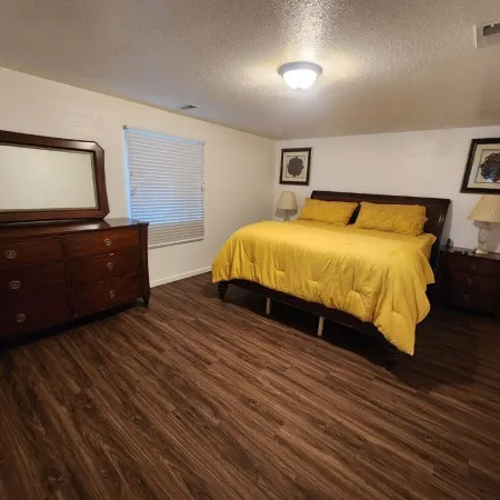 Spacious 5-bedroom house in beautiful Greeley with AC, WiFi