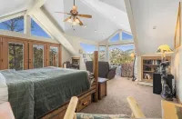Majestic views! 4 bedroom, 4.5 bath home close to town