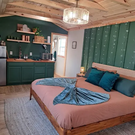 Romantic Getaway for 2 with Hot tub
