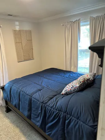 15 Minute walk to BYU!! Updated 2 Bed 1 Bath home with all you need. Отели в г. Прово