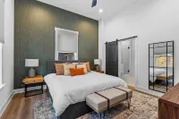 Sunshine on Hedgewood, 4 bedrooms 3 and a half baths. Minutes from Downtown Hotels in Red Bank