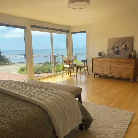 Tranquil Oceanfront Retreat with Breathtaking Views