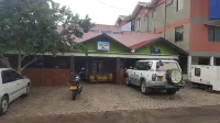 Golden Monkey Guest House - parking