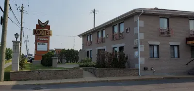 Motel Falcon Hotels near Bazz Java Jazz Restaurant