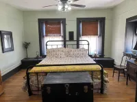 Charming 1800's fully modernized farmhouse in downtown Silver City- pet friendly