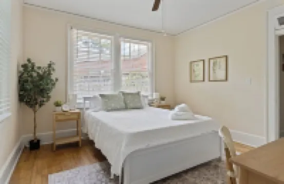 Charming Cottage mins to DT, landmarks, & more!