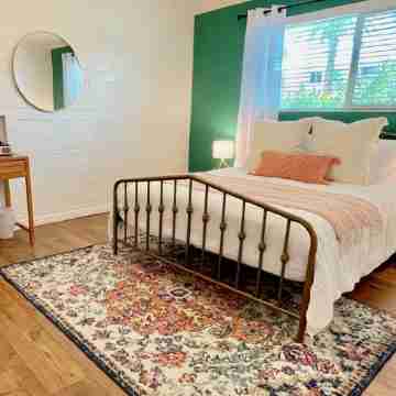 The Beverly Bungalow 1BR/BA in the Heart of Phoenix - Grill, Pool & Hot Tub Rooms