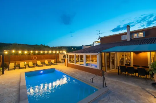 Villa Jakov Hotels in 