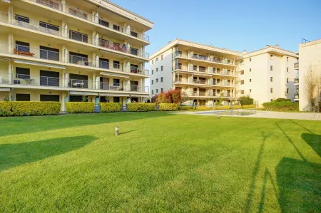 Apartment in Roses Near Sandy Beach Отели рядом с достопримечательностью «Aquabrava»