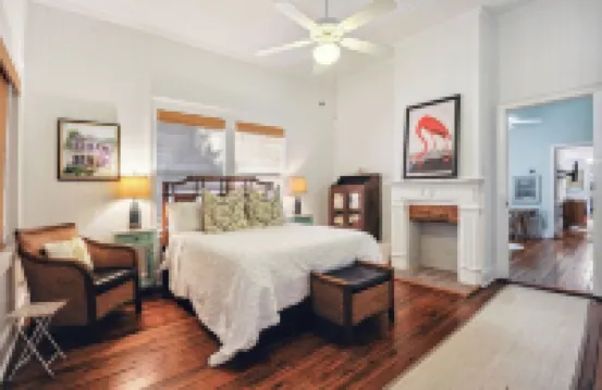 Charming 3-bedroom historic cottage in Bay Saint Louis with public beach access