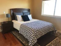 BRAND NEW - ENTIRE FLOOR w/ OCEAN Beach View and PARKING! 日落區住宿飯店