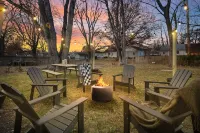 Urban Oasis: A Charming Downtown Retreat with Game Room, Firepit and Yard Games