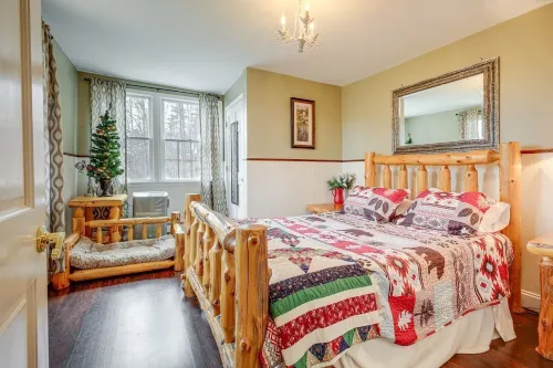 Camp Hope- Bolton Landing House/Hot tub/Fireplace/Firepit Charming 4-bedroom Hotels in Bolton