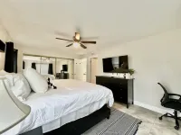 Stylish Apartment centrally located near Beach & Downtown St. Petersburg
