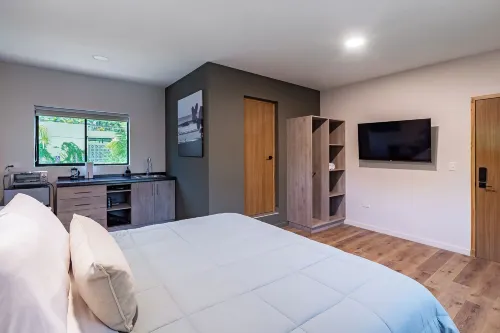 Lora Loca Inn - 2 tähden