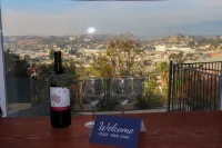 Hilltop Haven LA: Mountain Views & Luxury King Bed near Excellent Food!