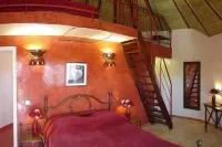 African hut comfort on estate with pool Các khách sạn gần Dakar