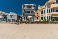 Beautiful home on private beach, sleeps 11! Bring your family and friends!