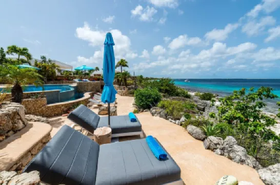 Sophisticated Oceanfront Villa, Beach Access Hotel di 
