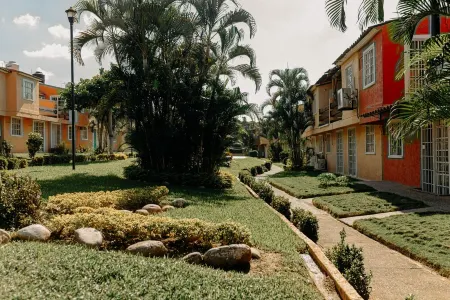 Family-Friendly Beach House - 5 min from the beach!