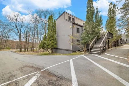 C52-CAMELBACK MOUNTAIN SKI IN-SKI OUT SLOPE 3BR/2.5 bath