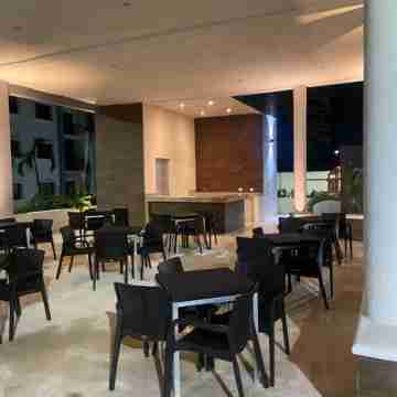 Centric Condo in gated community! Dining/Meeting Rooms