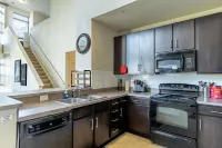 Posh Penthouse DC Getaway 2BR+Office Den Near Boeing Park/DC/Airport/Mall/Metro