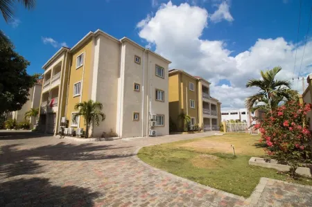 The Pearl at The Pearls of Liguanea Отели рядом с достопримечательностью «Зоопарк Хоп»