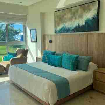 Luxurious newly renovated BeachFront Condo & Vidanta Membership Rooms