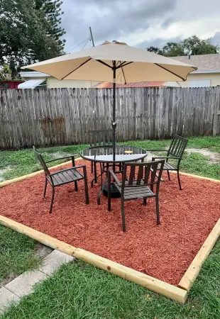 2/1 Coastal Town Oasis ~ Minutes to the Beach Отели в г. Лантана