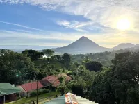 Hummingbird Suite - Stunning Arenal Volcano and Lake Views