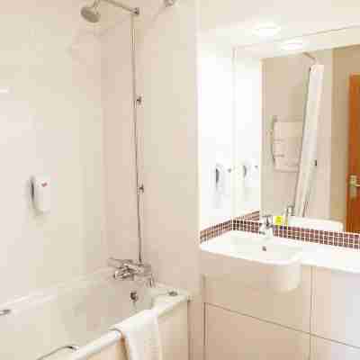 Premier Inn Milton Keynes Central (Xscape) Rooms