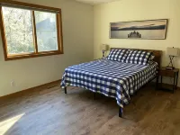 Lake front-Fishing-Snowmobile Trails Nearby!