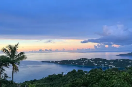 Caribbean Poolside Cottage Hôtels à : Northside