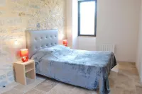 Gite Le Roucayral, superb view of ST CIRQ LAPOPIE. 2 air-conditioned bedrooms.