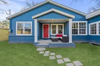 The Retreat- Family Funhouse w/Waterfront Access!