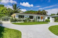 Casa Bella - 5 BR Villa in Miami with Pool, Mini-Golf, Basketball+