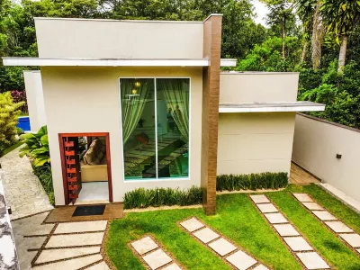 Single storey house with 3 suites with air conditioning, WIFI, Smart TV, swimming pool, barbecue. Hotel in zona Foz do Rio Guaratuba