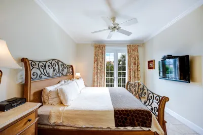 SPECIAL DISCOUNTED RATE!-  Magical Oceanfront Holiday - Grace Bay Beach 1/2 bed
