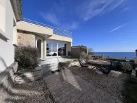 Villa Perle Breathtaking sea view and beach 50 m'away! のホテル