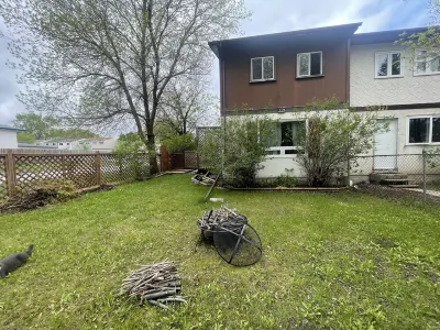 Cozy shared stay on the corner of Houde Drive. Hotels in 