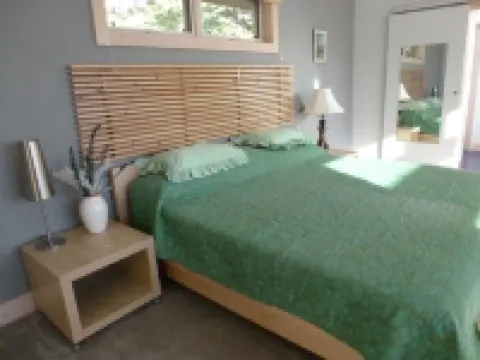 Farside CabinSecluded mountain top getaway with mountain views & rustic charm